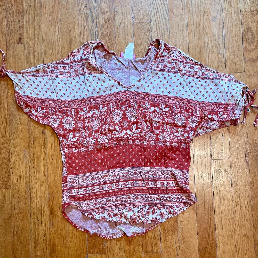 Red and White Patterned Cold Shoulder T-Shirt